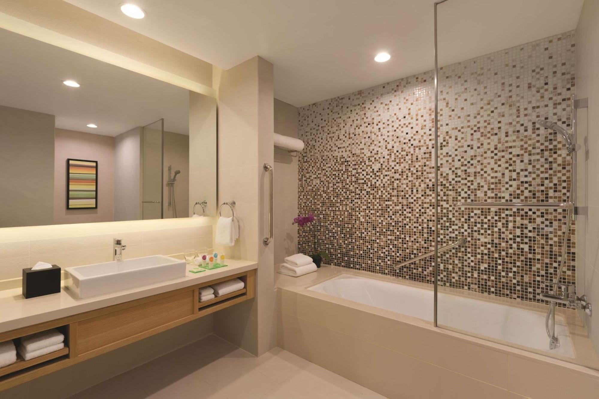 Hyatt House Shenzhen Airport Hotel Exterior photo